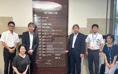 株式会社日立システムズフィールドサービス 西日本支店様を訪問したときの集合写真